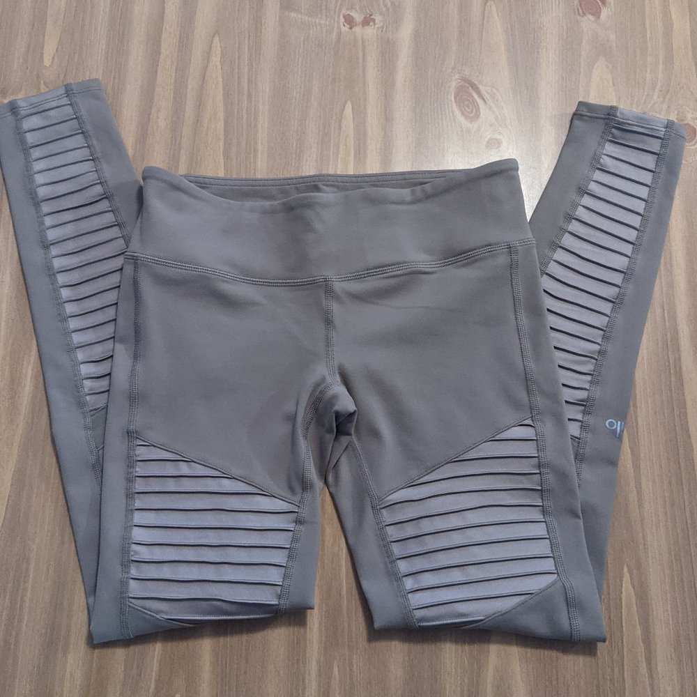 NWOT Alo Yoga Moto Leggings in Olive Branch Sz M - Picture 4 of 7